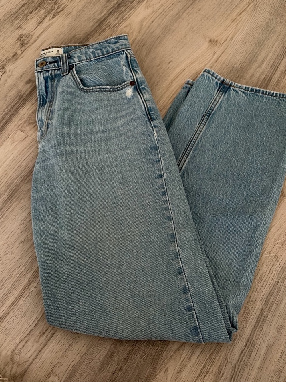 Abercrombie & Fitch Light Blue High Rise The Loose Jean 2 (26L)